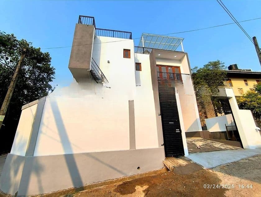 Modern House for Sale in Thalawathugoda