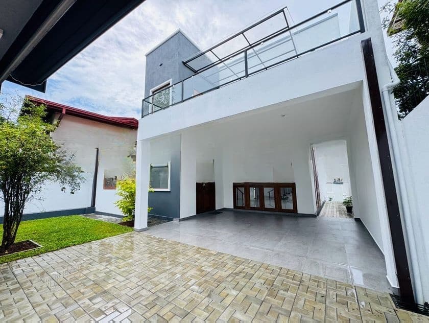 Spacious Brand New House for Sale Piliyandala