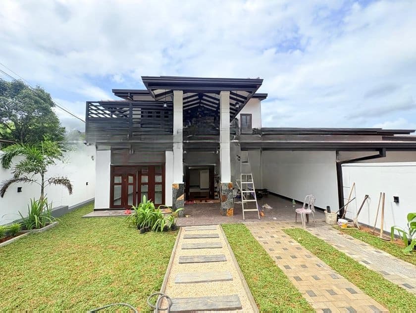 Brand New Luxury Home for Sale in Athurugiriya