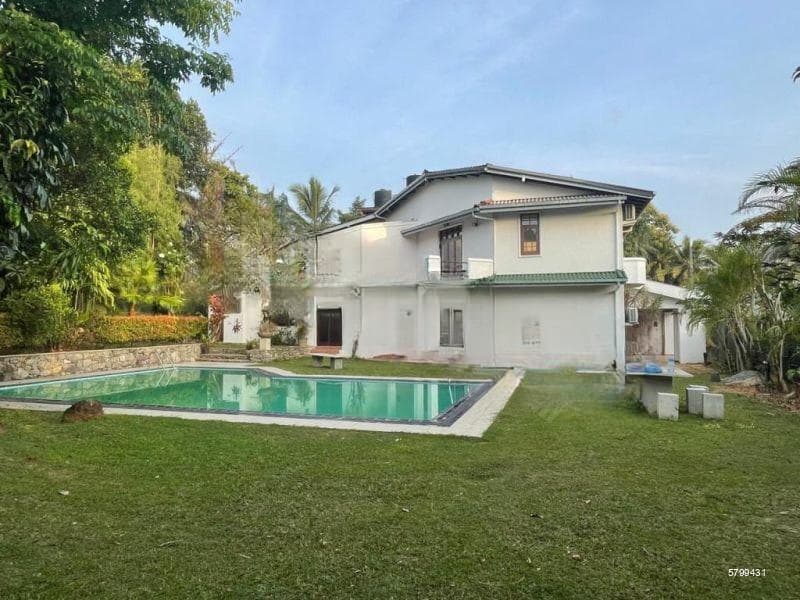 Luxury House with Swimming Pool for Rent in Battaramulla for Rs.375,000