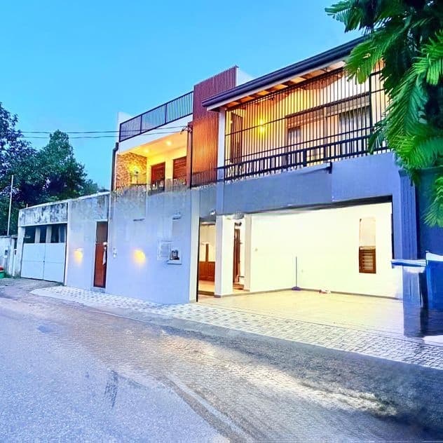 Family Home in Battaramulla | Rooftop Terrace 10 Perches