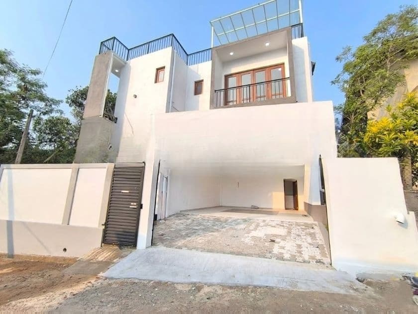 Super Luxury 3-Storey House for Sale – Thalawathugoda