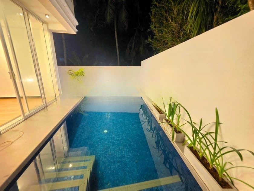 පිලියන්දල ටවුමෙන් Pool එකක් සහිත සුකෝපබෝගී තෙමහල් නිවසක් විකිනීමට
