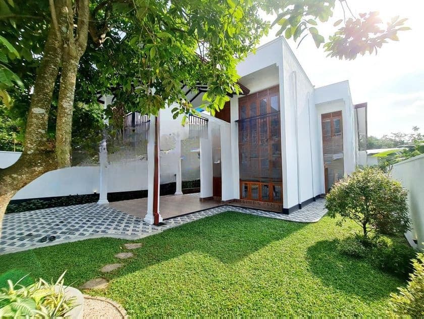 Beautiful Environment Luxury 3 Story House For Sale In Kesbewa