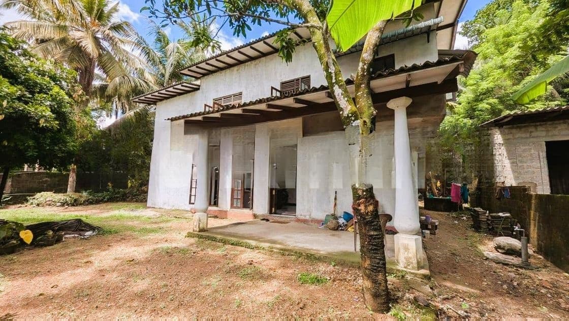 කඩවත මාවරමණ්ඩියෙන් පර්චස් 20ක දෙමහල් නිවස