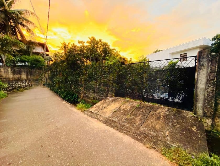 (AF499) 8.6 P + = 17.2 Land Sale At Nugegoda