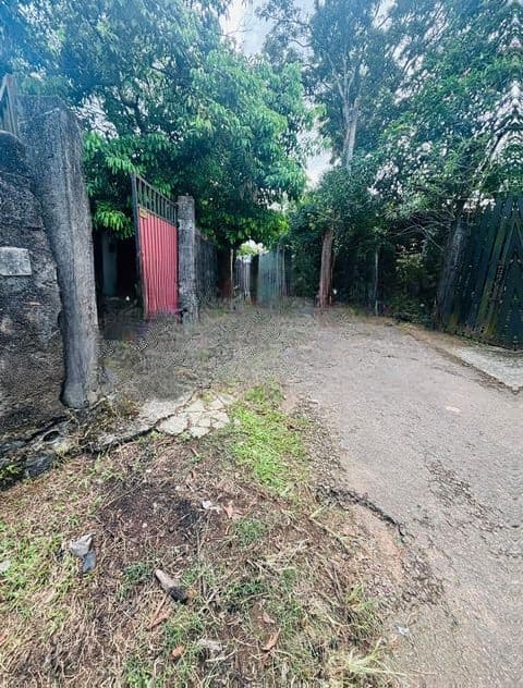 10 Perch Land with House Horana Road