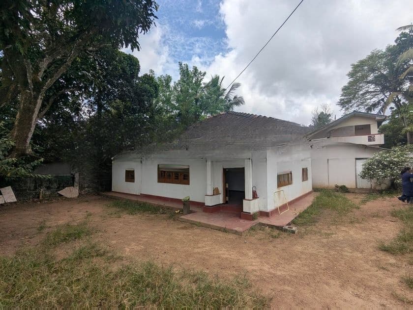 Kadawatha Ranmuthugala Sale in House with Land Kandy Main Road Only100m