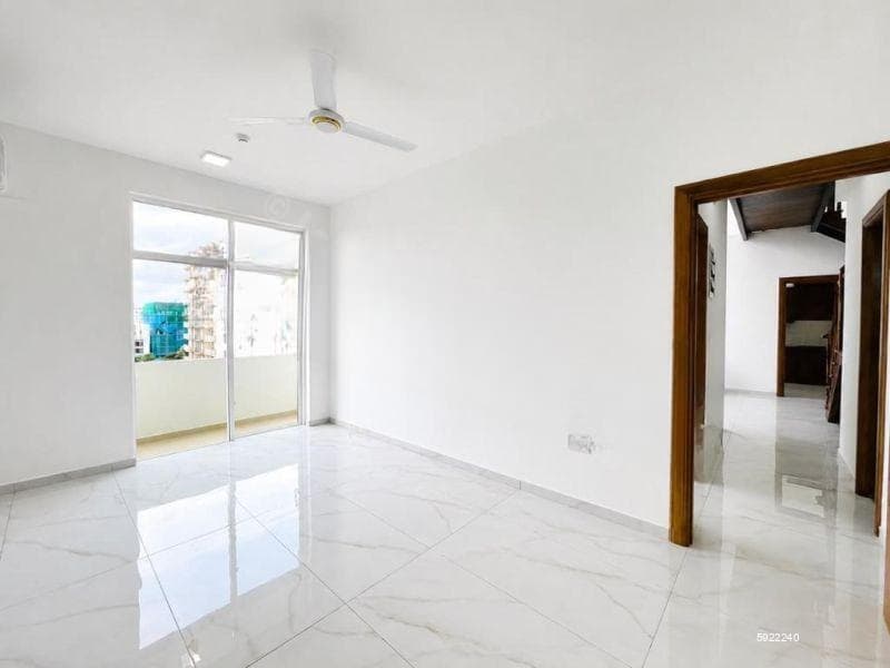 4 Bedroom Brand New Duplex Apartment for Sale in Wellawatte, Colombo 06 | LKR 110.5 Million (Negotiable) (EM112VW)