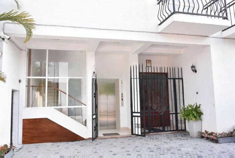 Private Apartment Complex/03 floors/for sale in Colombo-05.