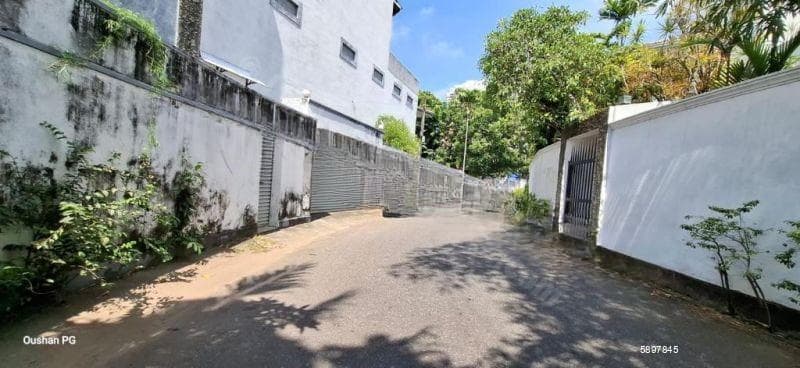 Land with house for sale in Colombo 3