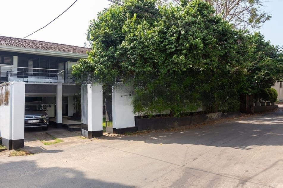 Elegant 5-Bedroom House for Sale – Nawala, School Lane