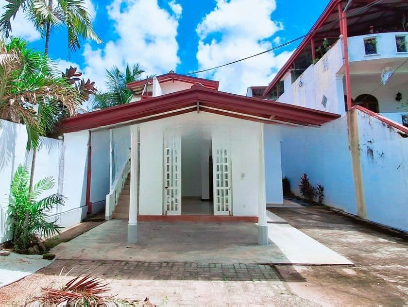 Two Storey House for Sale in Boralesgamuwa