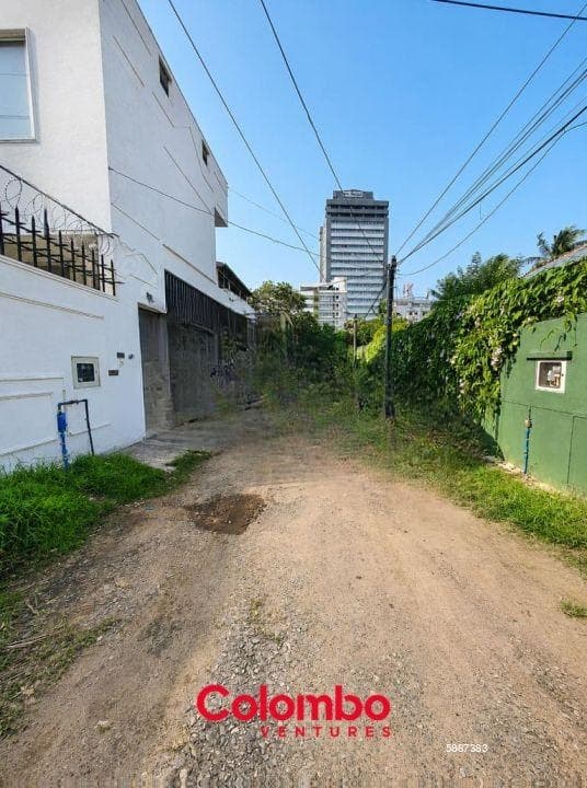 Colombo 5 Land – 14p Polhengoda Gardens Prime Residential Land with House for SALE – Col.5 – close to Park Road (LS-555)