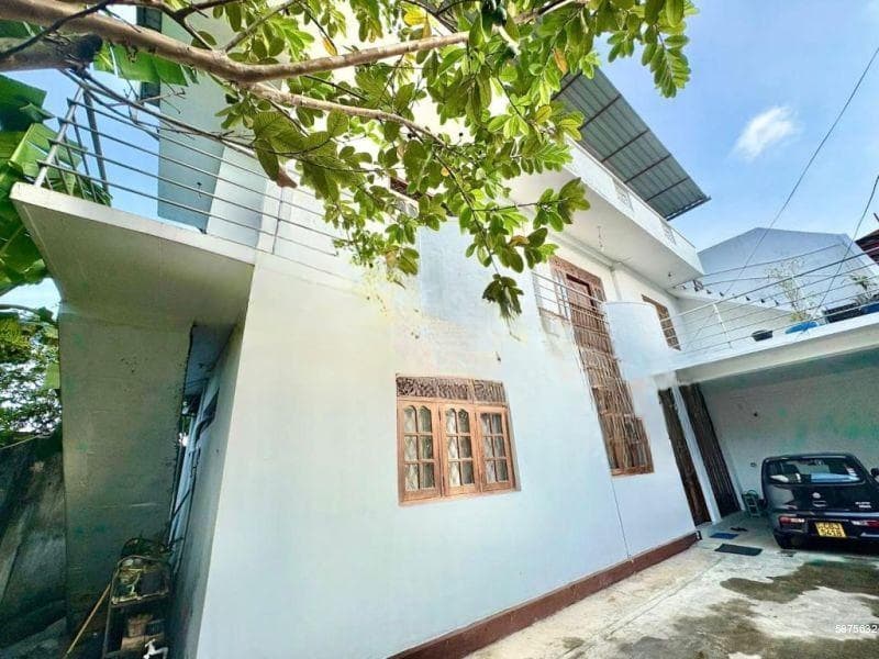 🏡✨ Prime 3-Storey Residence with Rooftop & Solar Power – Walawwatta, Rajagiriya ✨🏡