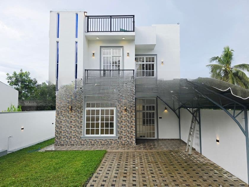 Newly Built Luxury 3 Story House For Sale In Kesbewa