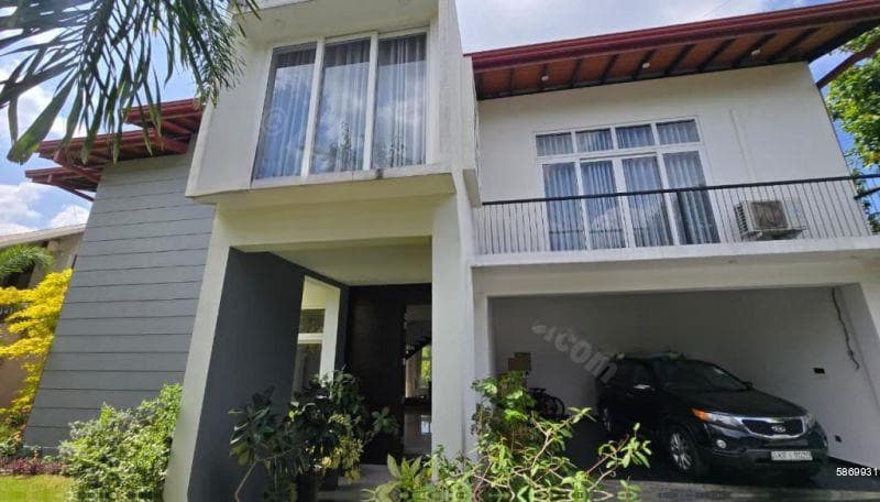 Luxury 5 Bedroom House for Sale on Temple Road, Thalawathugoda / LKR 115,000,000 (EM177RN)