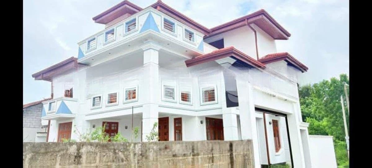 Spacious 3 Storey House for Sale in Weligampitiya - Ja-Ela