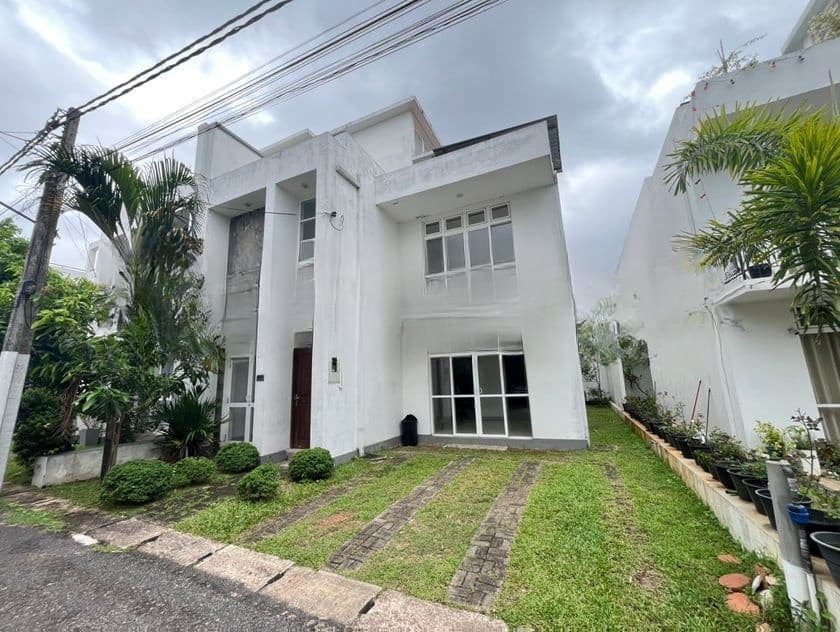 Luxury 2 Story House for Sale in Piliyandala