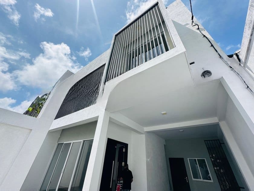 (AFA412) 3 Story House With 11.1 P Sale At Madiwela Ebuldeneya Nugegoda