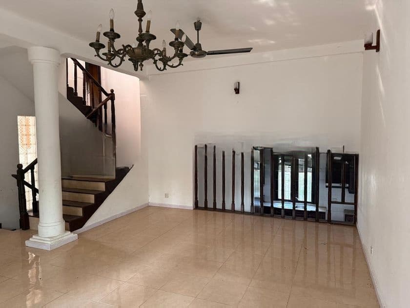 Valuable Two Story House for Sale Thalawathugoda