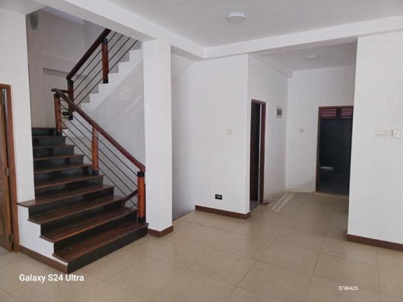 Luxury Semi Furnished House for Rent in Battaramulla for Rs.250,000