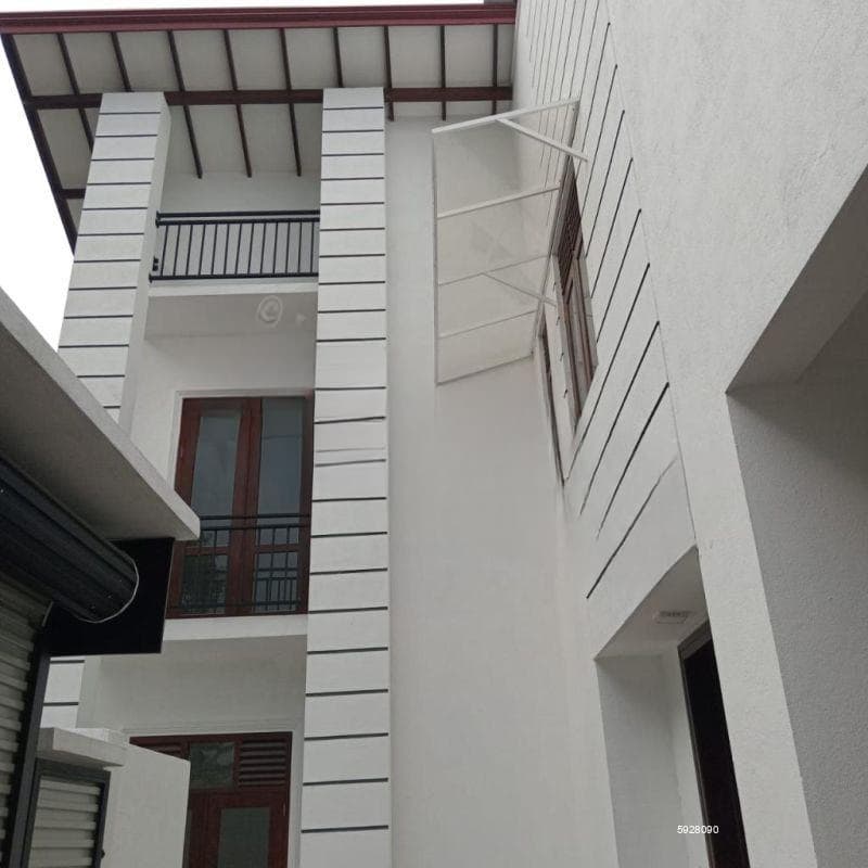 5 Bedroom Brand New House for Sale - Kotte, Bird Park Road | LKR 57 Million (EM927)