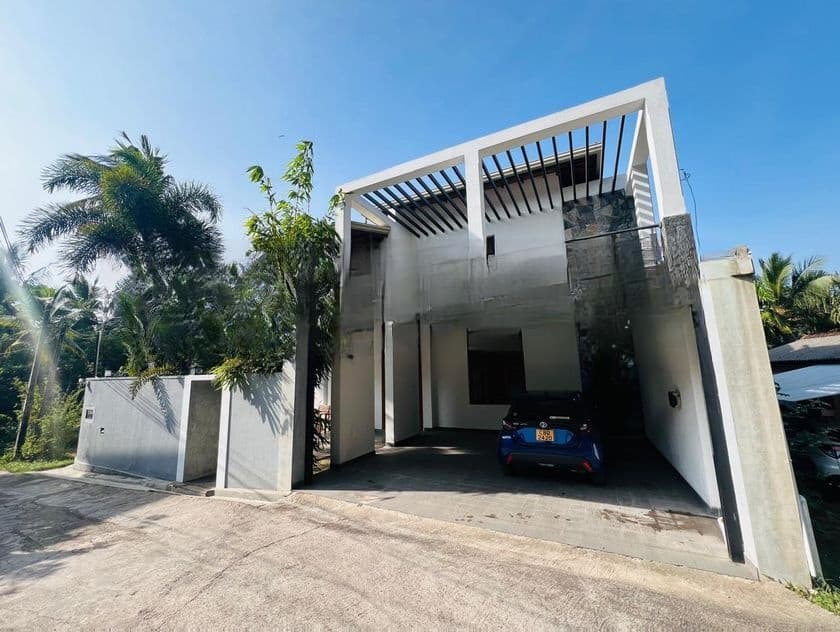 Luxury House Sale in Thalawathugoda