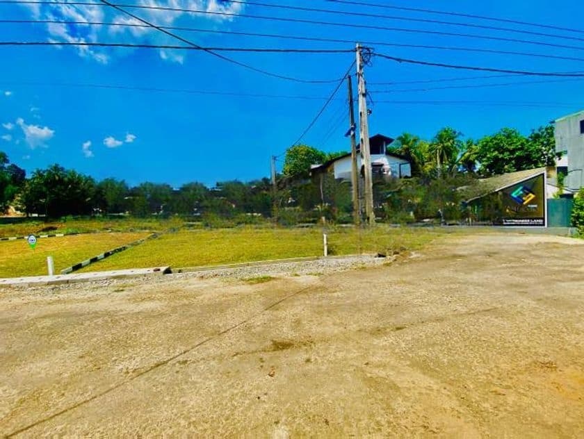 Commercial Land for Sale in Athurugiriya C33