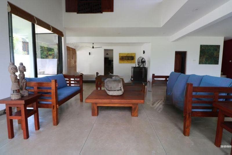 Fantastic Nawala Family Home with Pool