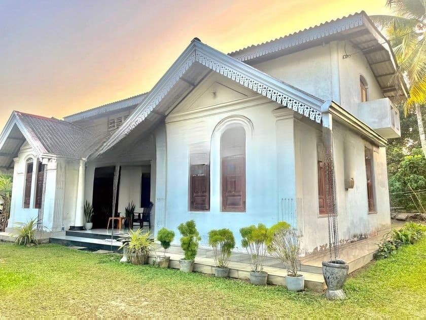 අවුරුදු 100 ක් පමන පැරණි පර්චස් 20 ක නිවස ඉක්මනින විකිනීමට