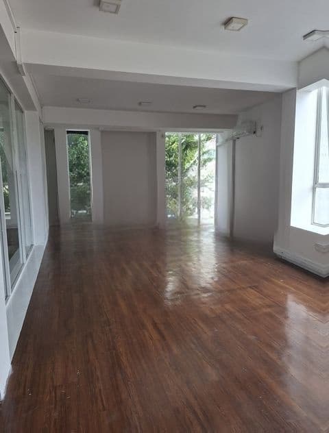 4000 Sqft Commercial Builsing for rent at Col 7 Near Col-3