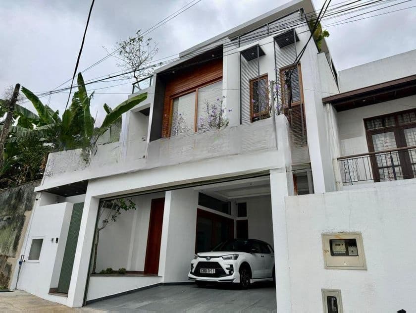 Furnished Luxury House For Sale - Battaramulla