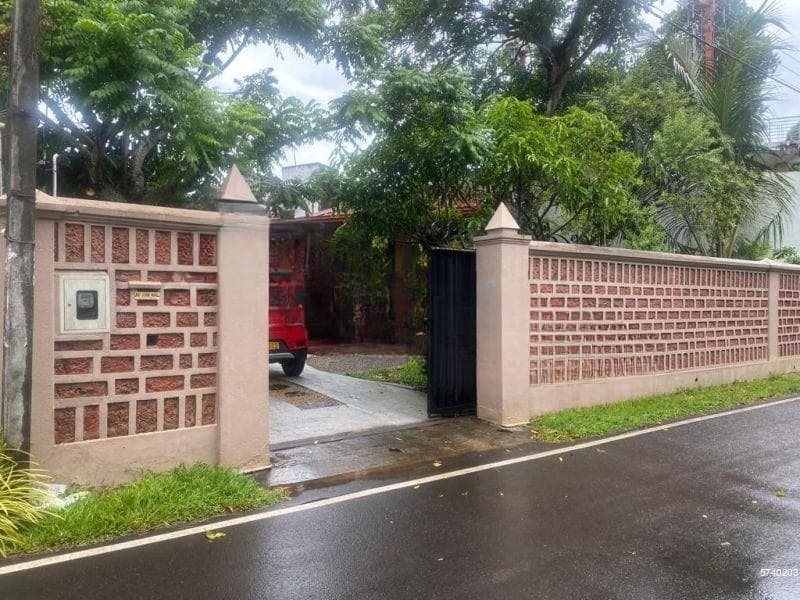 Thalawathugoda, Kalalgoda 19.5 Perch Land with a Beautiful 04 Bedroom House for Sale