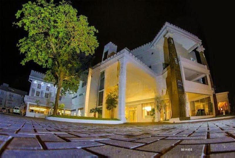 REF (P-DI-102)🏨✨ Brand New Luxury Hotel for Sale – Negombo ✨🏨