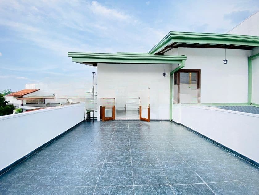 Modern 4-Bedroom House for Sale in Athurugiriya