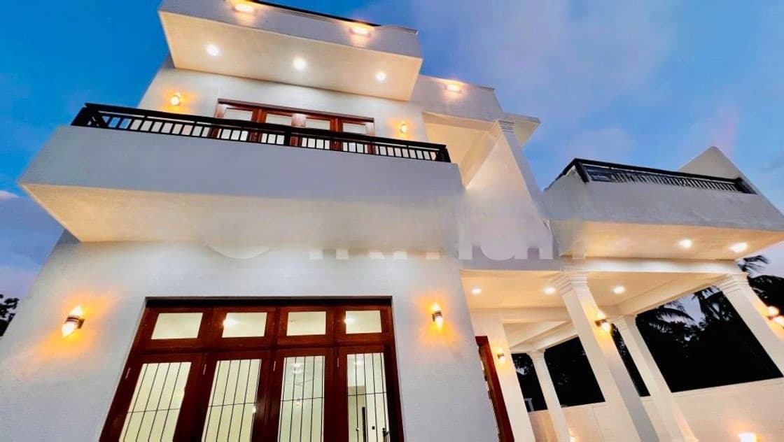 Modern A Quality Good Area Luxury Upstairs 4BR House For Sale In Negomo