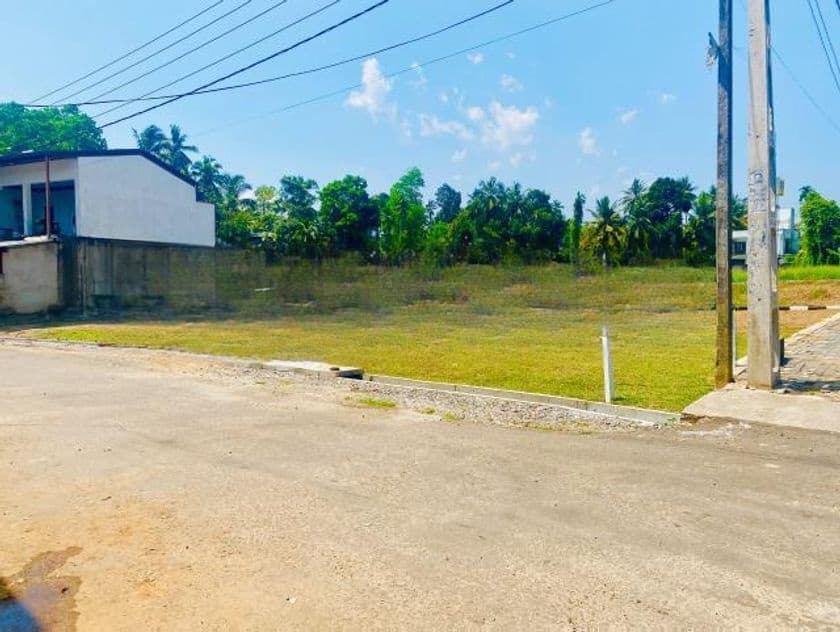 Commercial Land for Sale in Athurugiriya C33