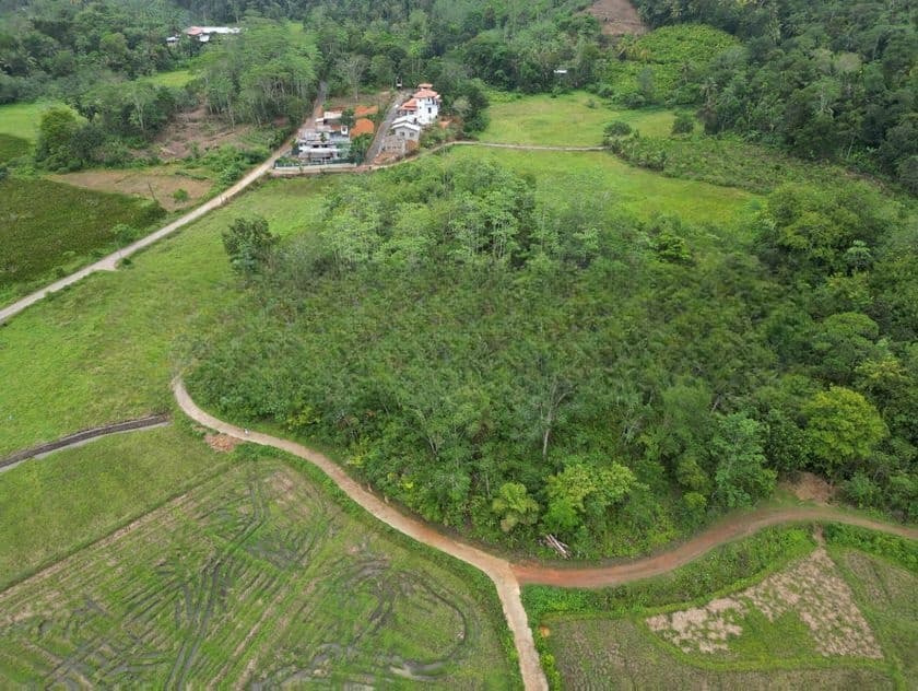 ඉමදූව නගරයෙන් අගනා බිම් කොටසක්