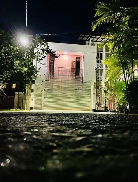 Dehiwala Pepiliyana Modern 3-Storey House for Sale