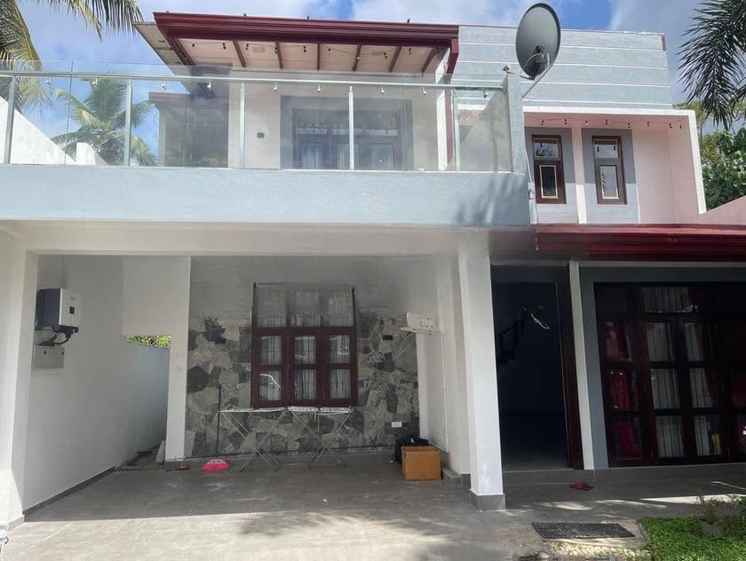 Luxury 4-Bedroom Solar Income Generating House for Sale – Athurugiriya