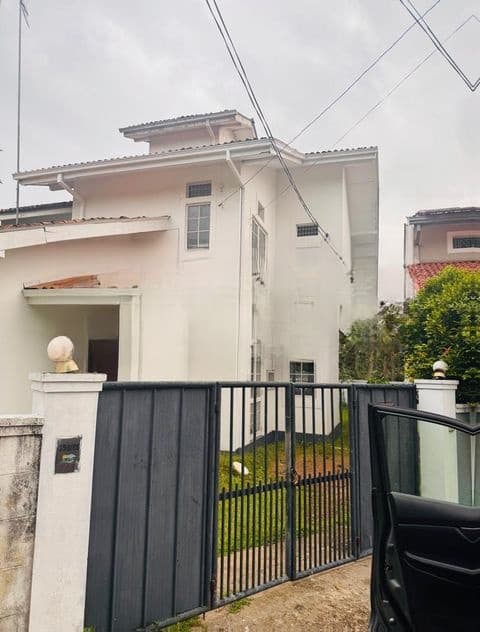 Two Storey House for Rent Thalawathugoda