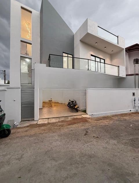 Modern Brand New Two Storey House for sale in Athurugiriya