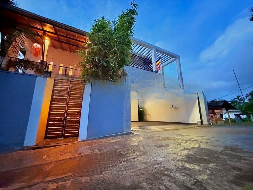 Super Luxury House for Sale – Talawatugoda
