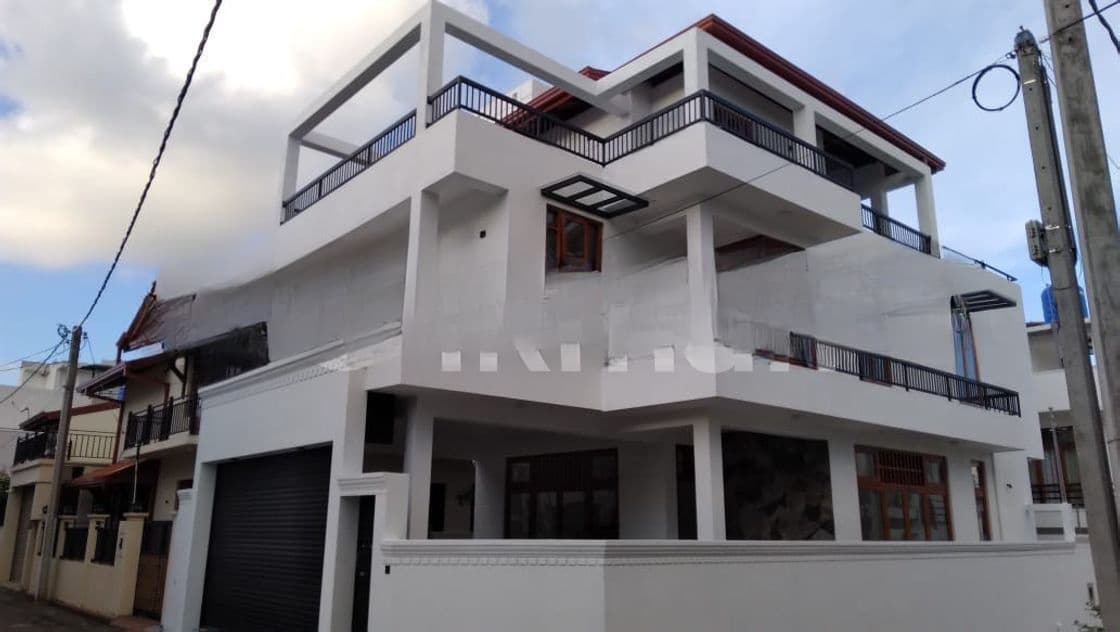 Piliyandala Brand New 3 Storey House with Gym for Sale (S124)