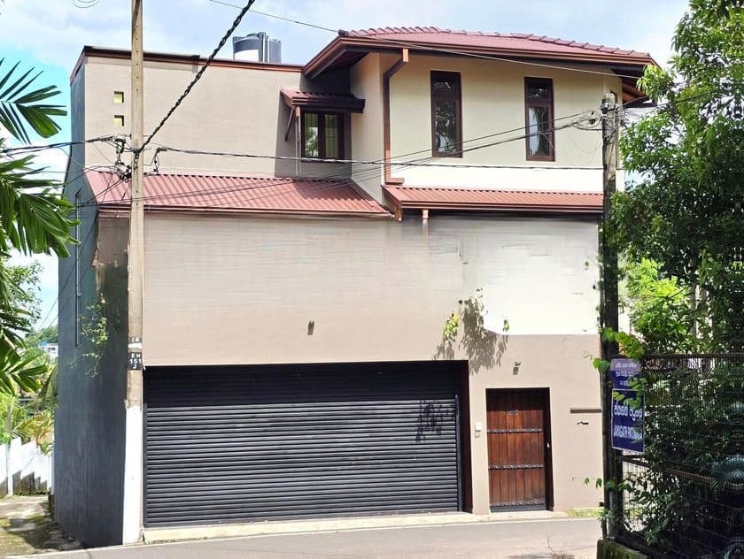 Almost Brand New Luxury 3 Story House For Sale In Nugegoda