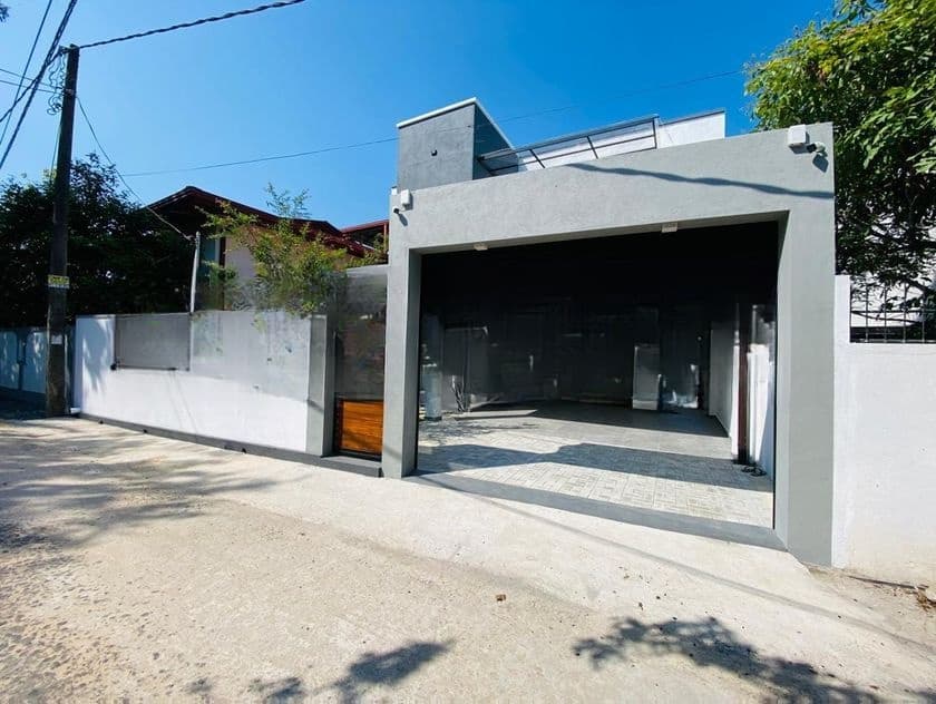 HAS217 - Elegant Luxurious Modern House for Sale in Piliyandala