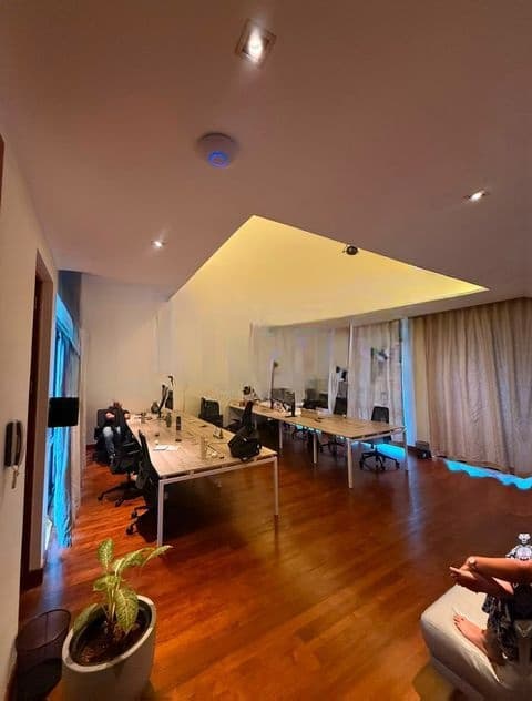THREE STORY COMMERCIAL BUILDING FOR RENT COLOMBO 3 NI2660