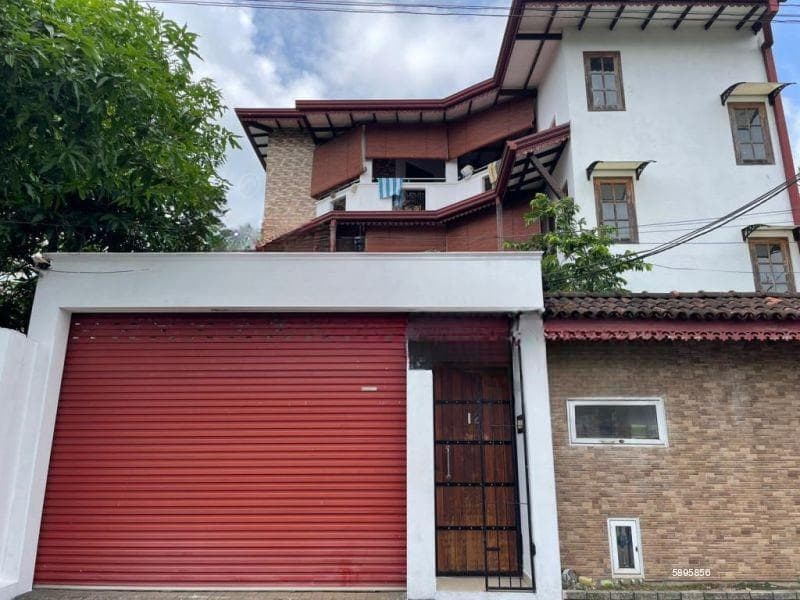 11 Bedroom House for Sale - Rajagiriya | LKR 295,000,000 (EM501)