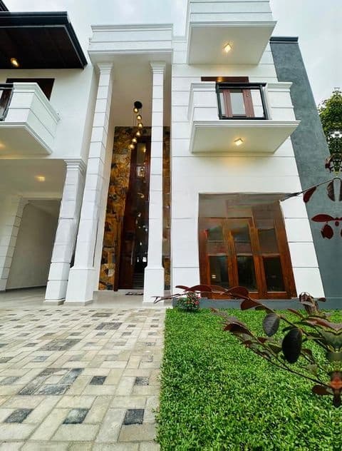 Super Luxury Brand New House for Sale in Boralesgamuwa Town